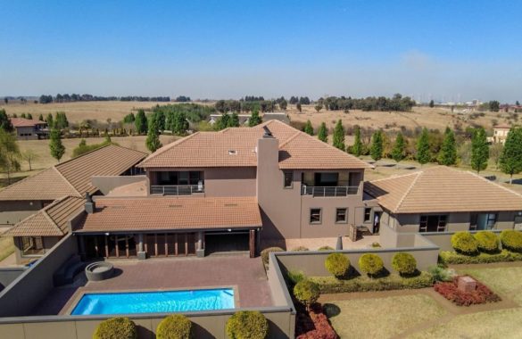 Zuikerbos Estate Family Home